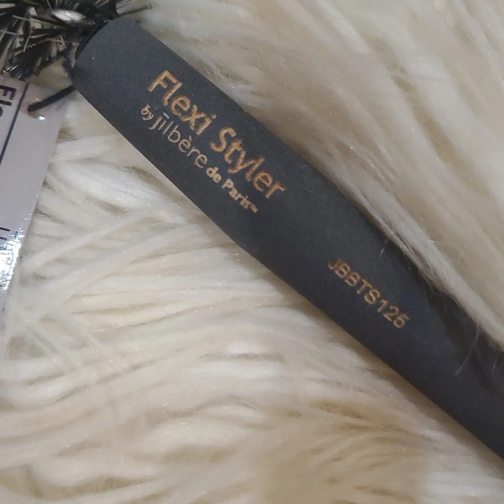 Free W/Purchase Jilbère De Paris Flexi Styler